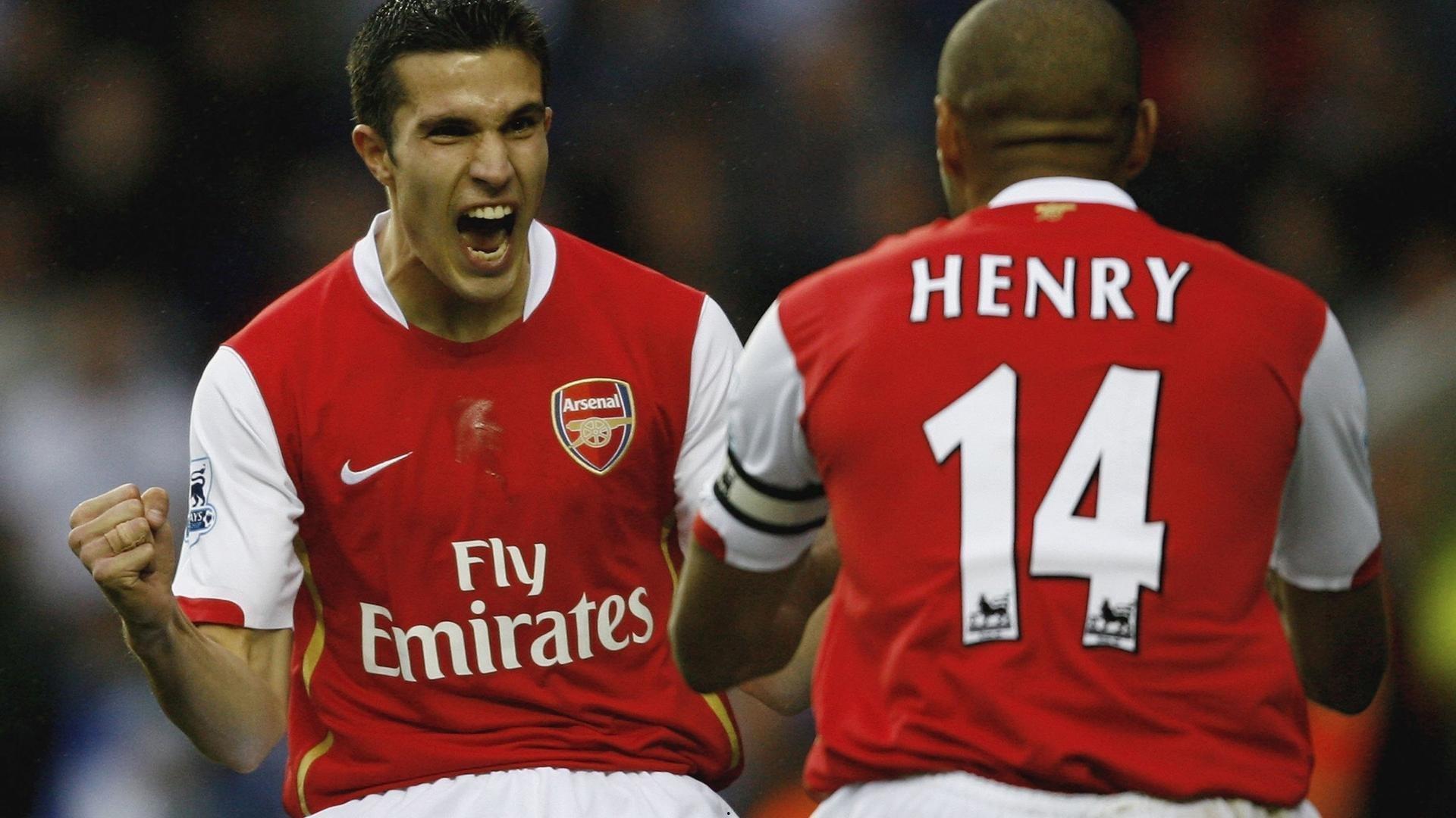 跨越时代的认可，英足总追授弗兰克·仕荣誉帽，致敬英格兰队史首位亚裔先驱