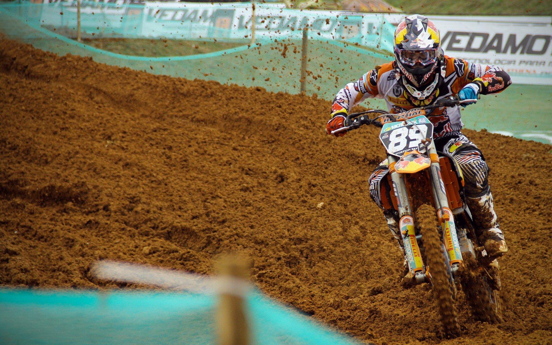 跨越时代的认可，英足总追授弗兰克·仕荣誉帽，致敬英格兰队史首位亚裔先驱